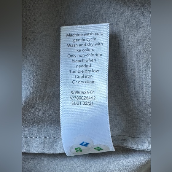 Athleta Zephyr V-Neck Tee in Osprey Grey - Picture 12 of 12